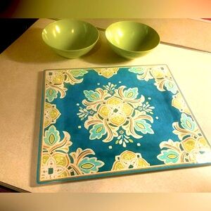 Le Cadeaux melamine tray/charger + 2 Bed Bath bowls